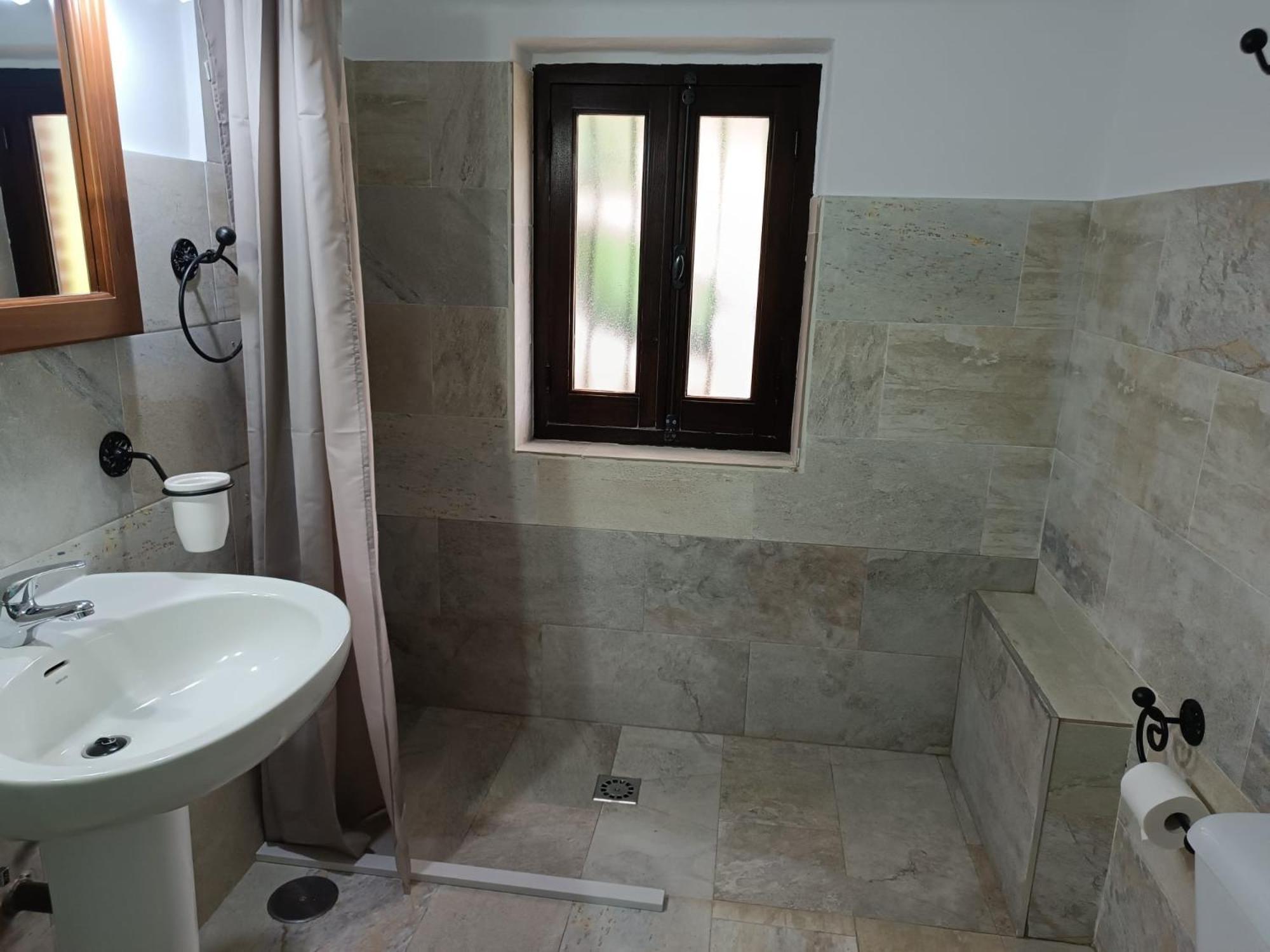 La Fuente De El Nacimiento Guest House Benamahoma Luaran gambar