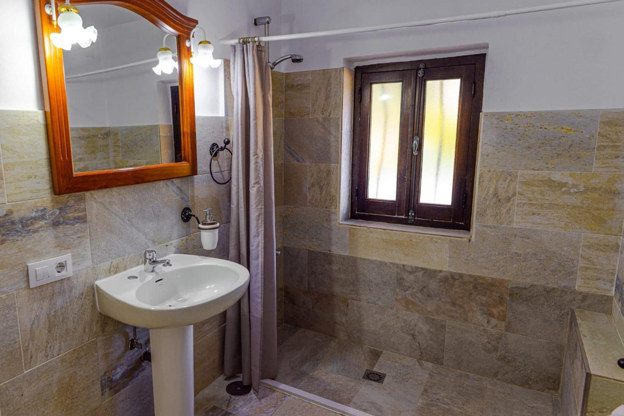 La Fuente De El Nacimiento Guest House Benamahoma Luaran gambar
